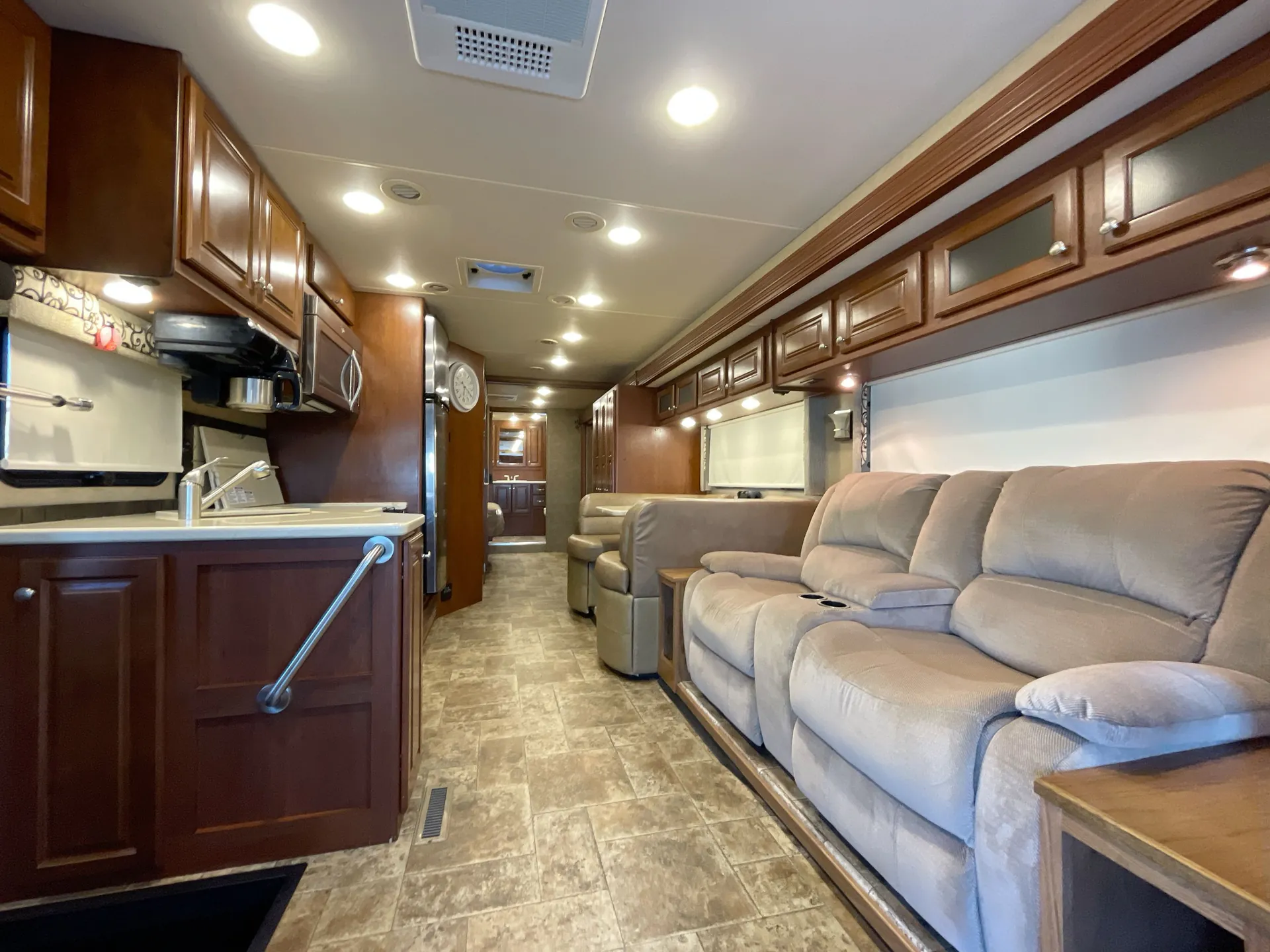2014 Thor Motor Coach Palazzo 361 — living area main
