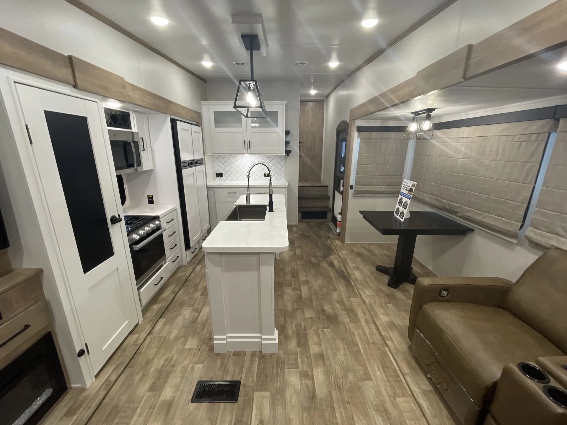 2022 Keystone Arcadia 3660RL — living area main