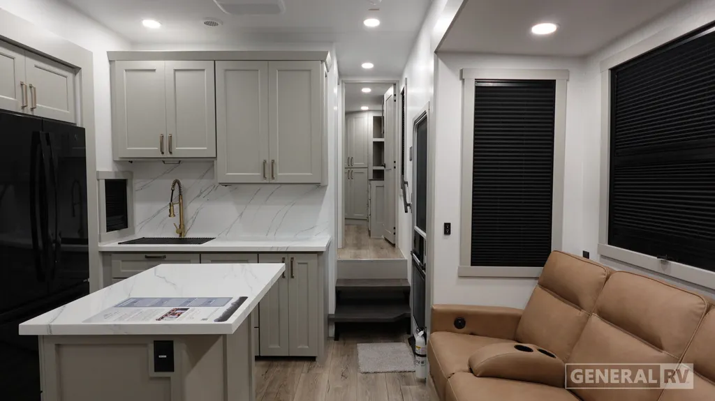 2026 Brinkley Model G 4000, Photos photo 4