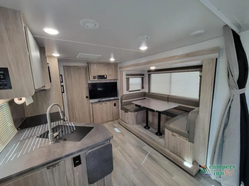 2022 Winnebago Minnie 2201MB - Photo 4