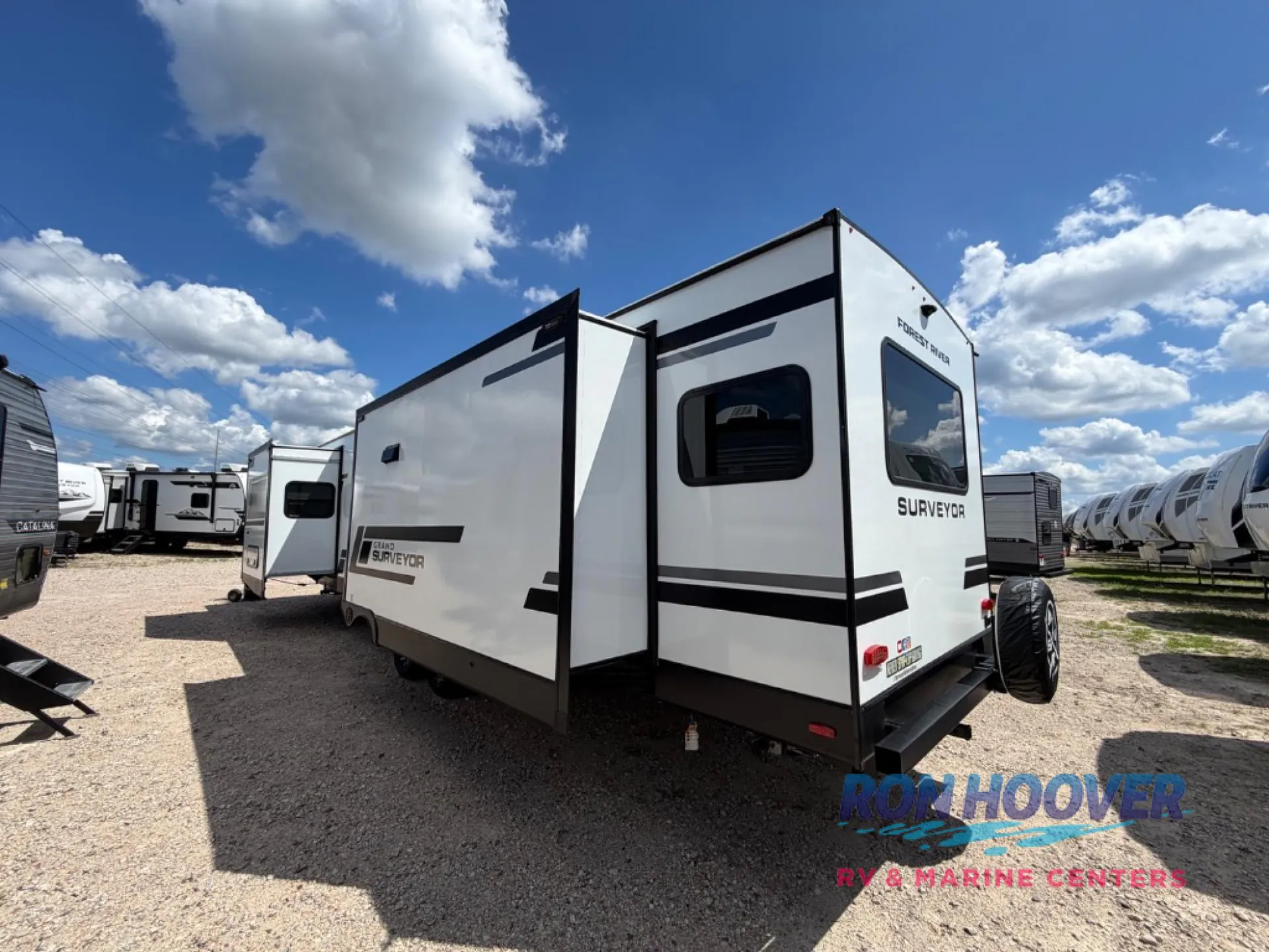 2027 Forest River Grand Surveyor 305RLBS — Photo 5