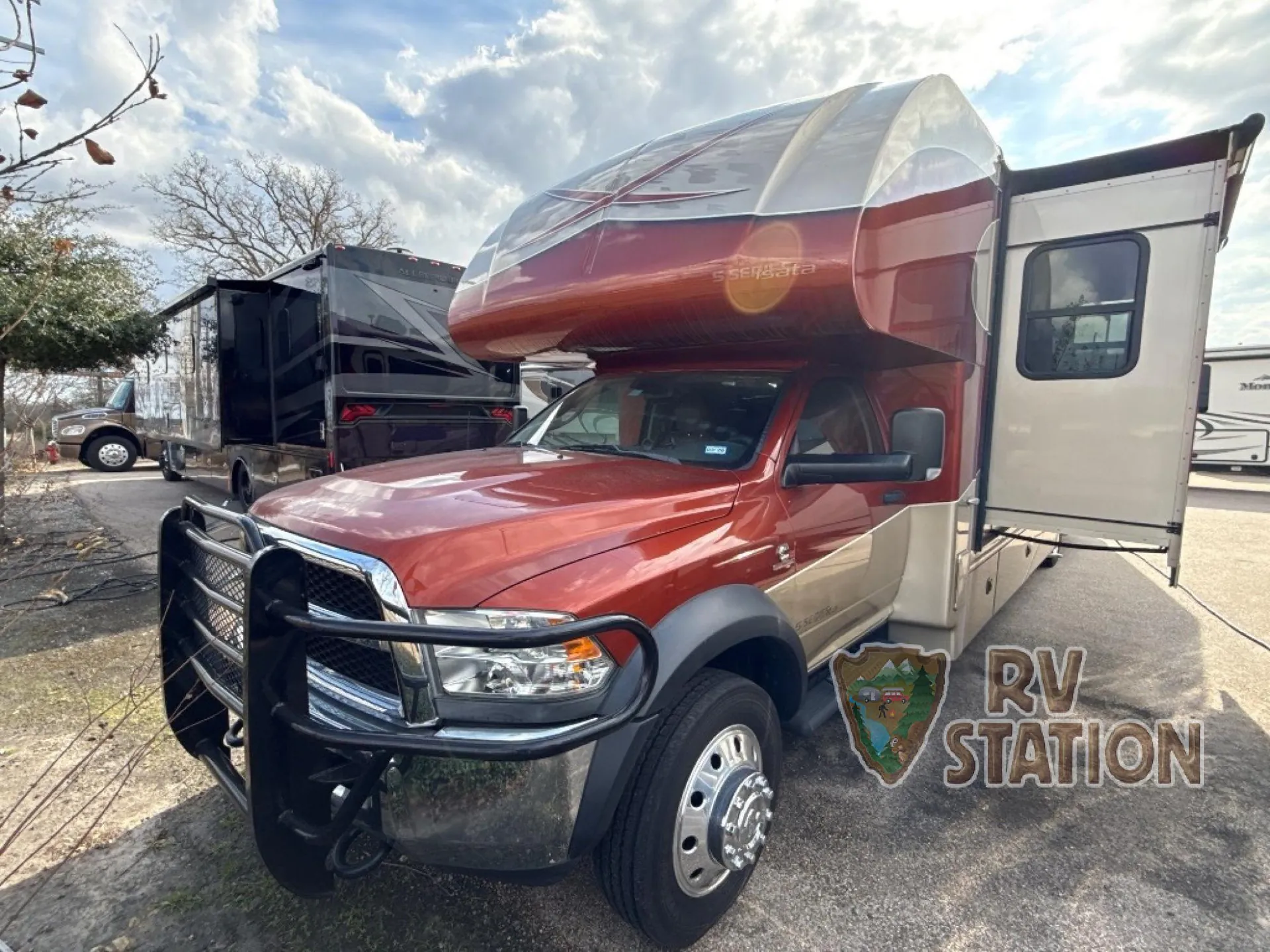 2018 Dynamax Corp Isata 5 Series 35DB - Photo 2