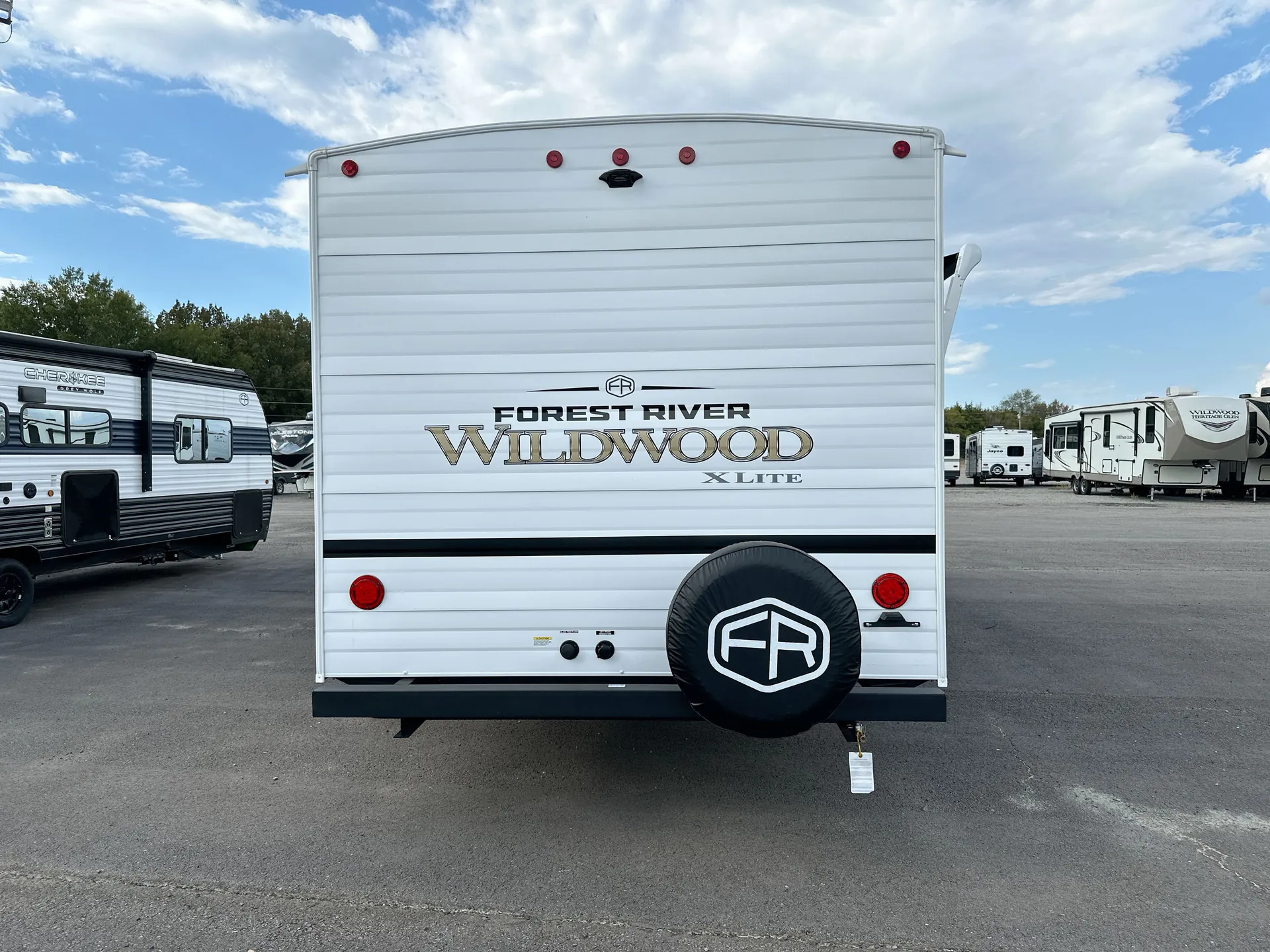 2027 Forest River Wildwood X-Lite 273QBXL — backside