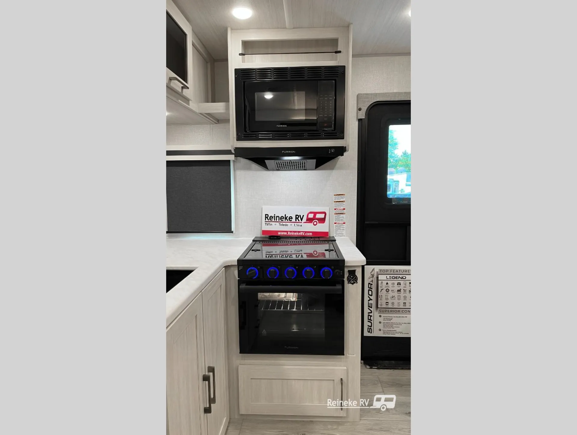 2025 Forest River Grand Surveyor 275FKBS — Photo 5