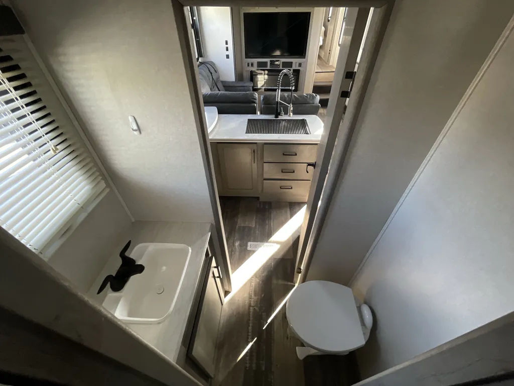 2021 Keystone Raptor 413, Photos photo 17