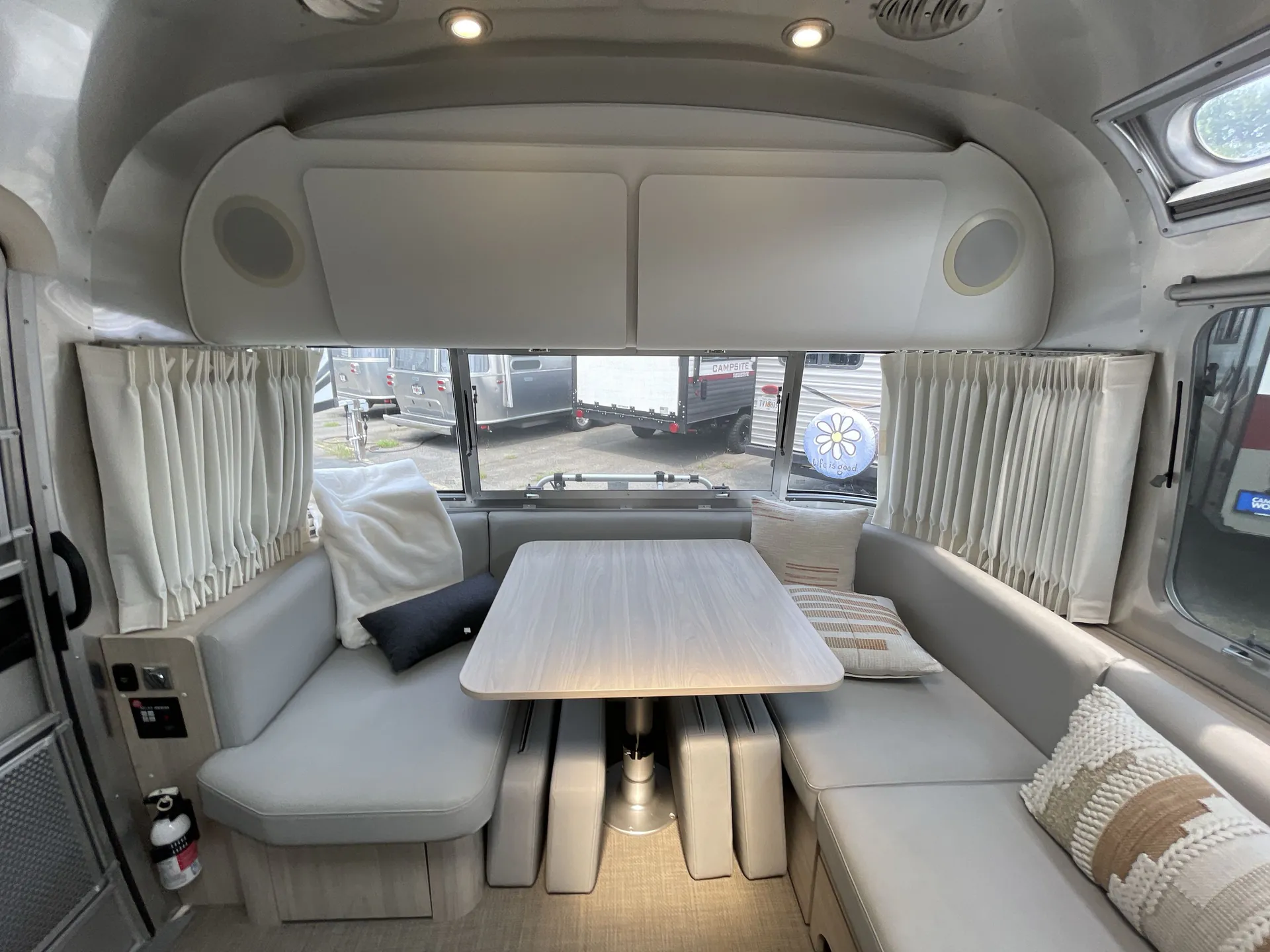 2020 Airstream Globetrotter 25FB - Photo 4