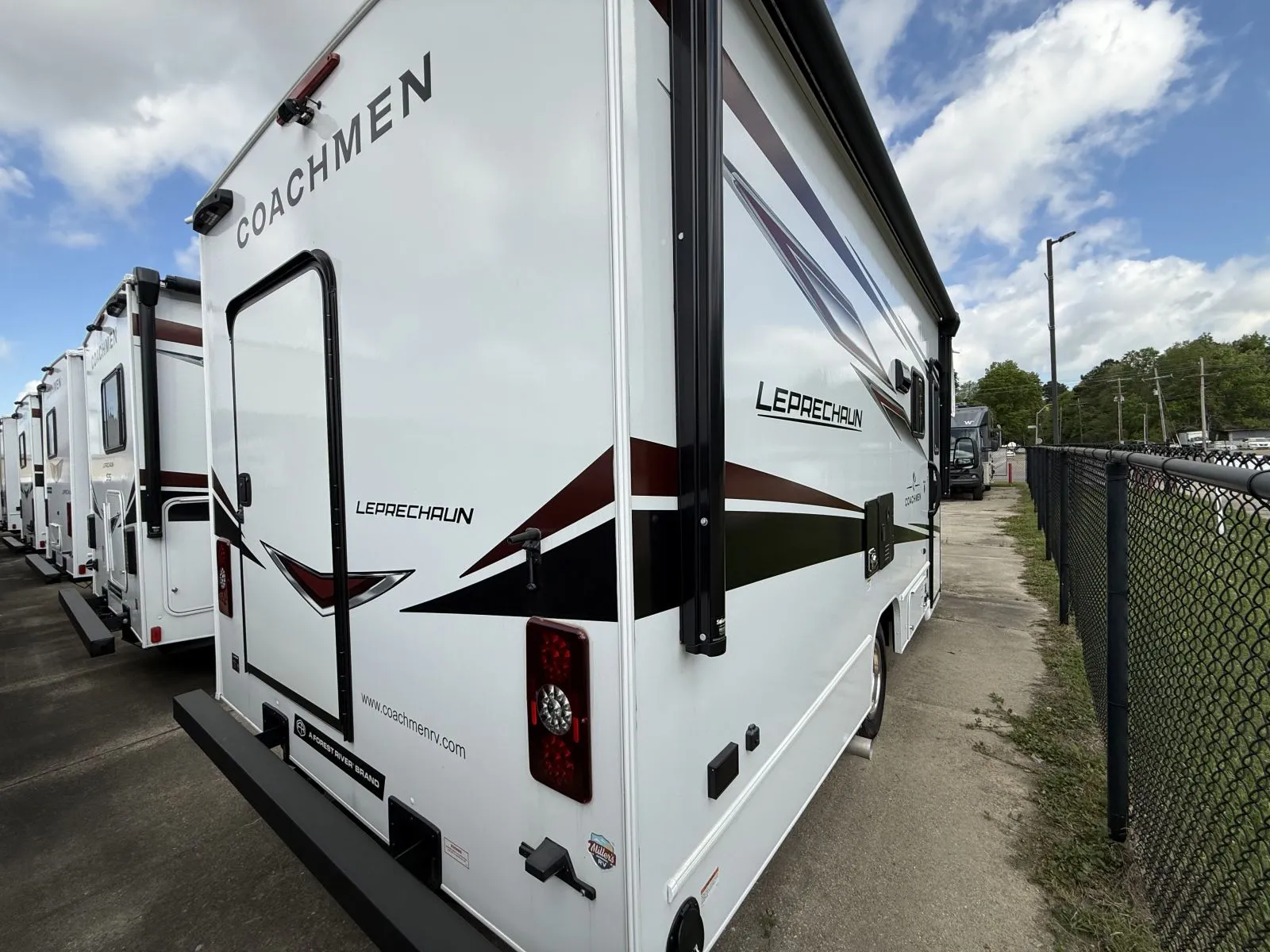 2025 Coachmen Leprechaun 230FS - Photo 4