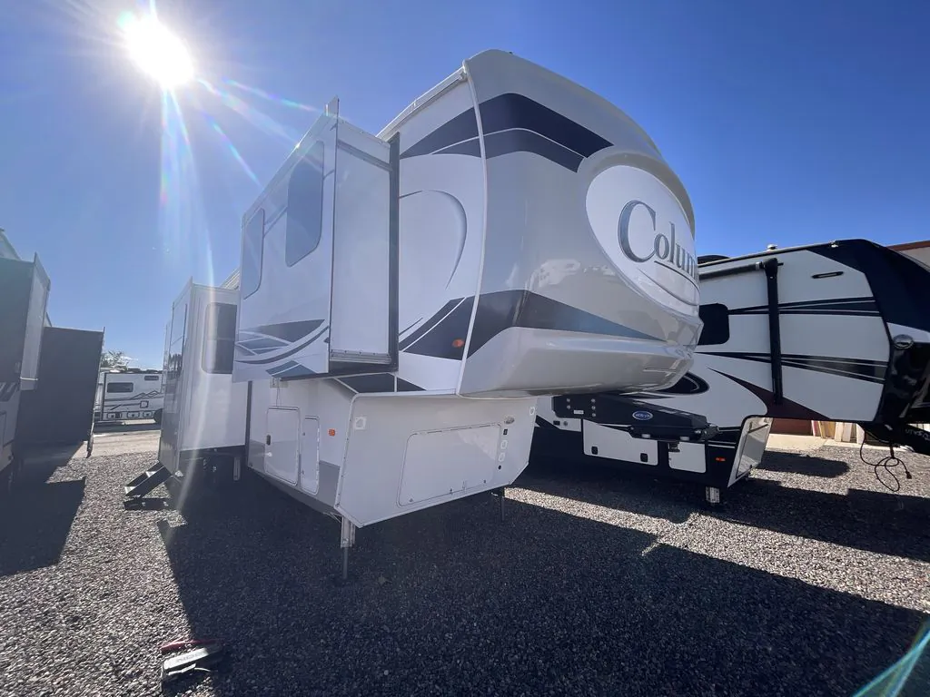 2022 Palomino Columbus 388FK - Photo 2