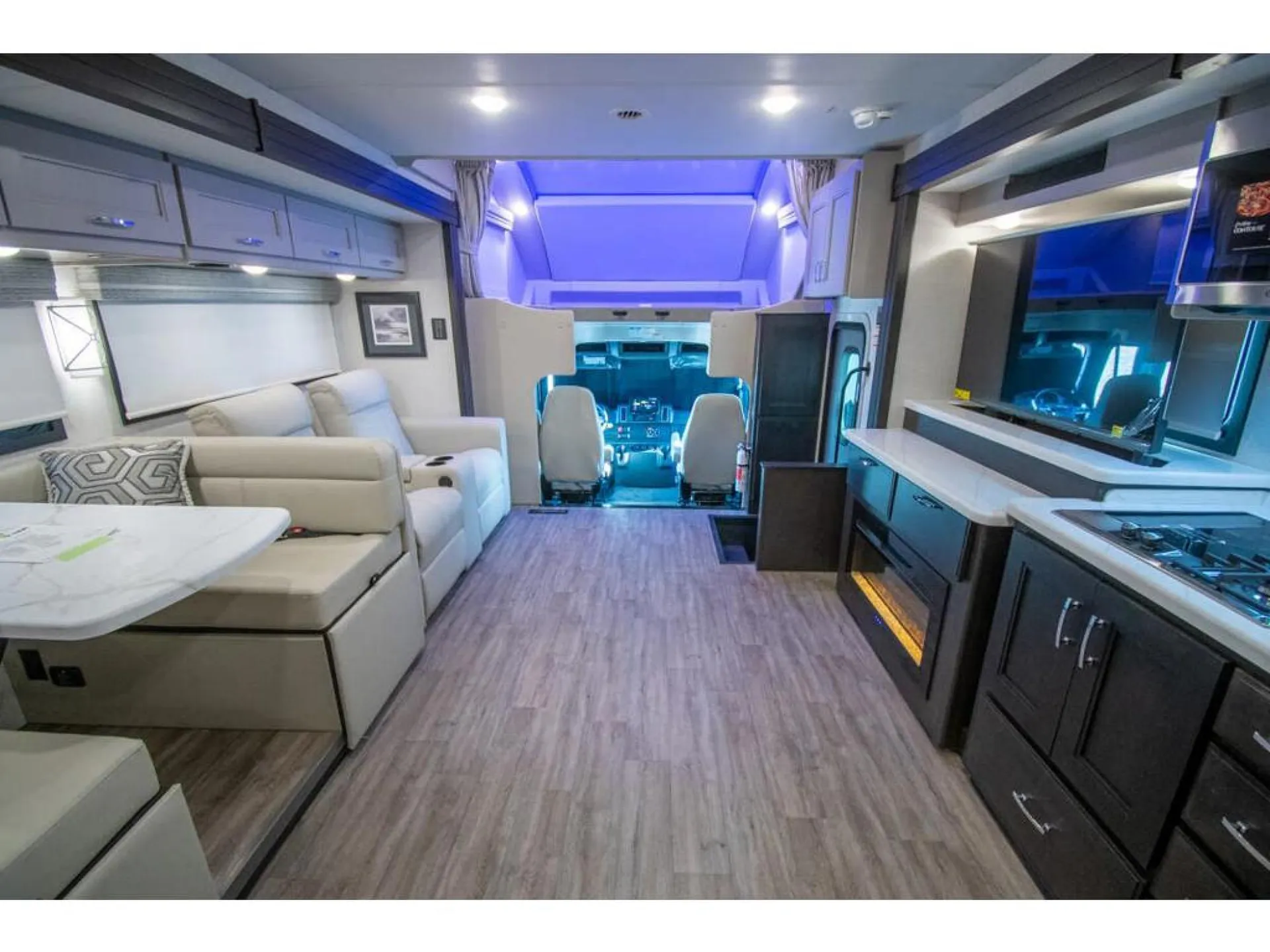 2026 Thor Motor Coach Inception 38DX - Photo 3