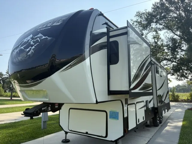 2017 Keystone Alpine 3400RS - Photo 3