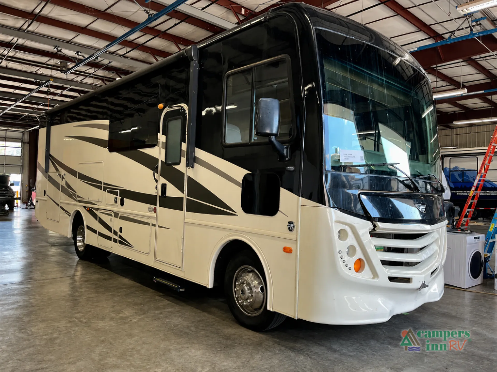 2019 Fleetwood Flair 29M - Photo 2