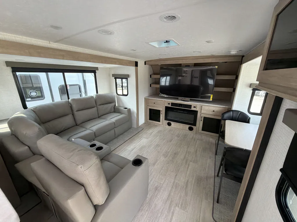 2025 Forest River Solaire 3300FLBS, Photos photo 2