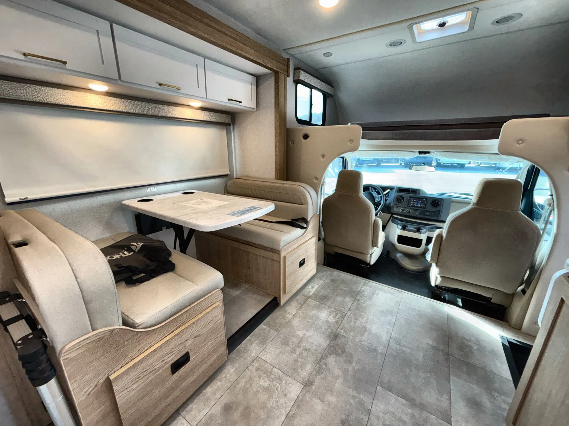 2026 Thor Motor Coach Chateau 25Z - Photo 4
