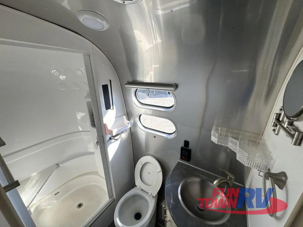 2024 Airstream Flying Cloud 30FB Office, Photos photo 19