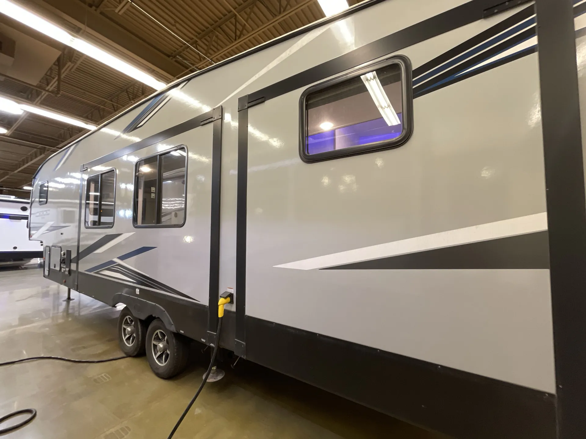 2022 Forest River Cherokee Arctic Wolf 321BH — off campside