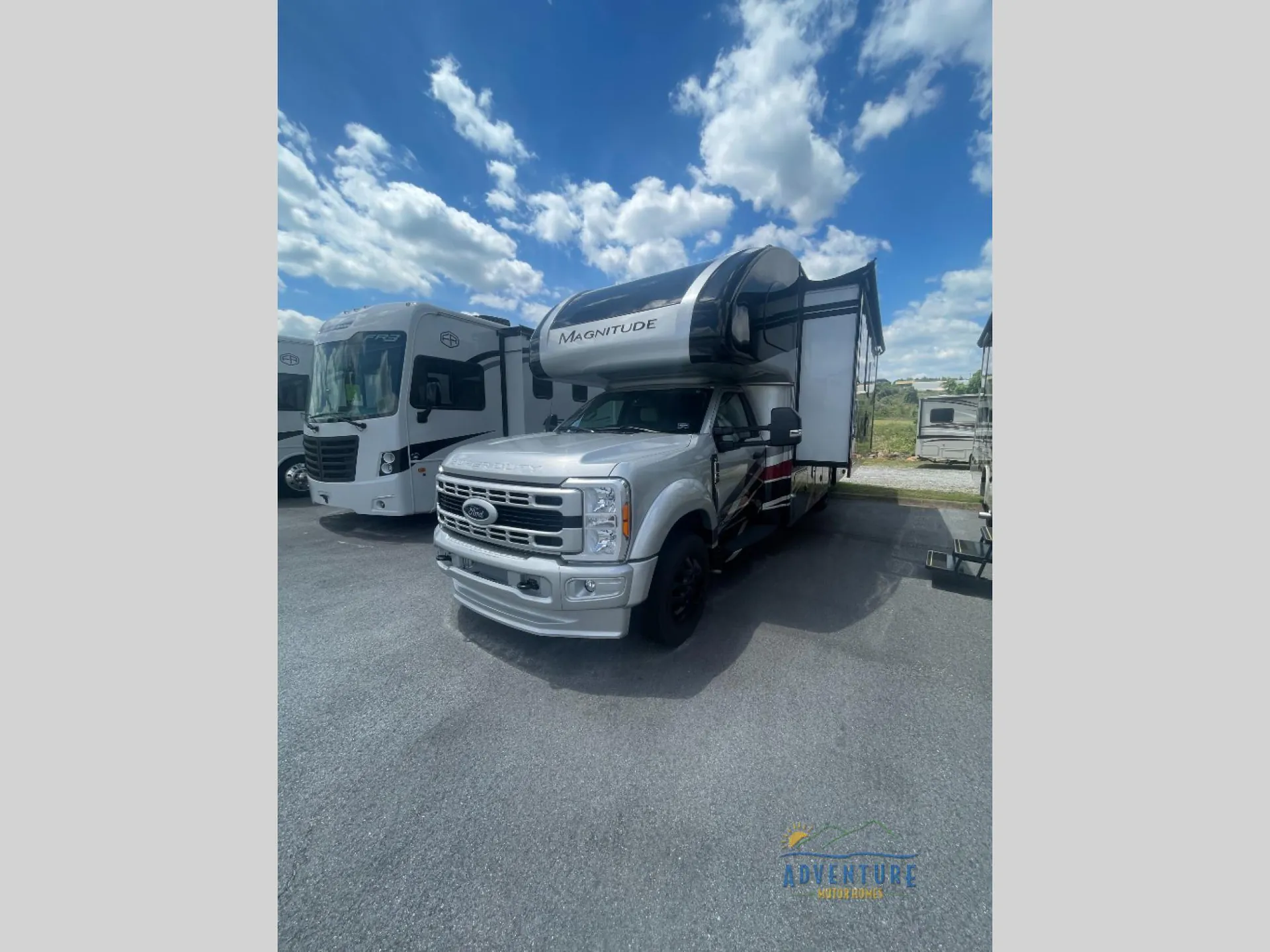 2024 Thor Motor Coach Magnitude Super C XG32 - Photo 3