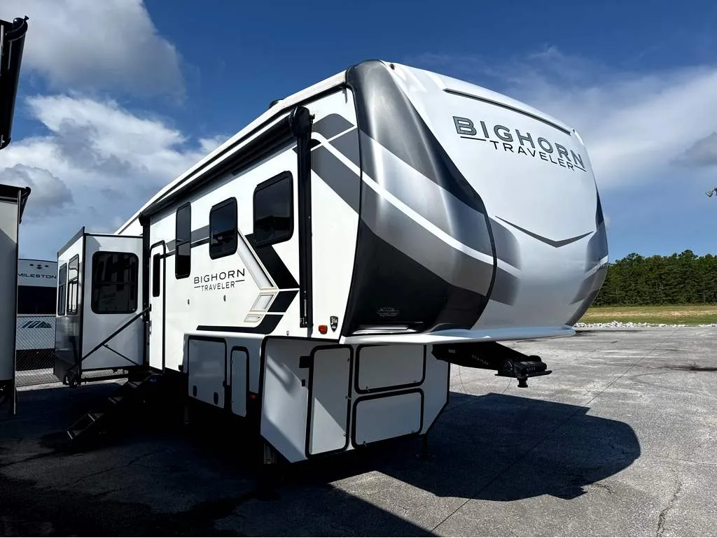 2024 Heartland Bighorn Traveler 32RS - Photo 2