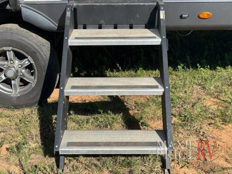 2022 Forest River Flagstaff Super Lite 27FBlK - Photo 2