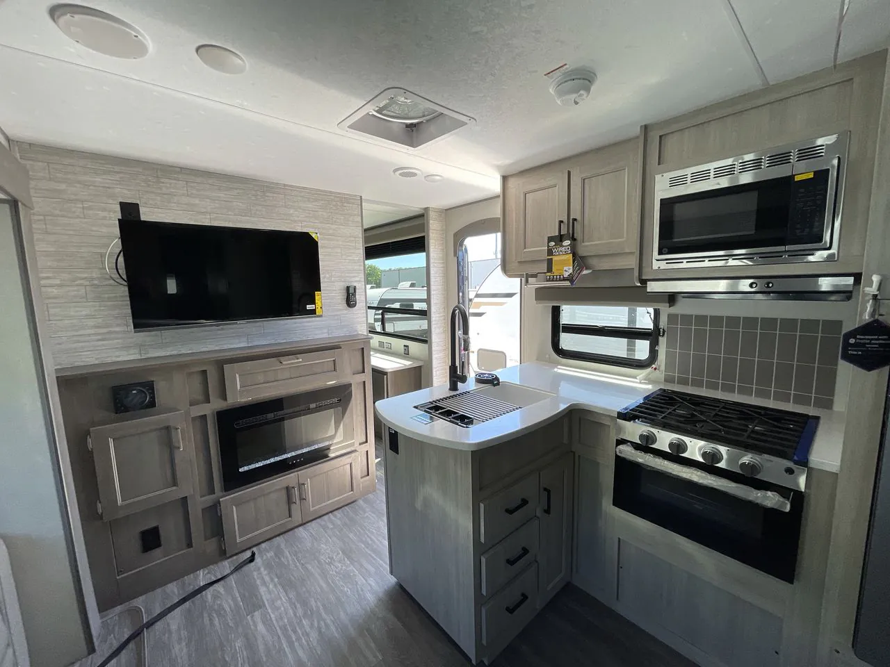 2026 Forest River Aurora 34BHTS — Photo 6
