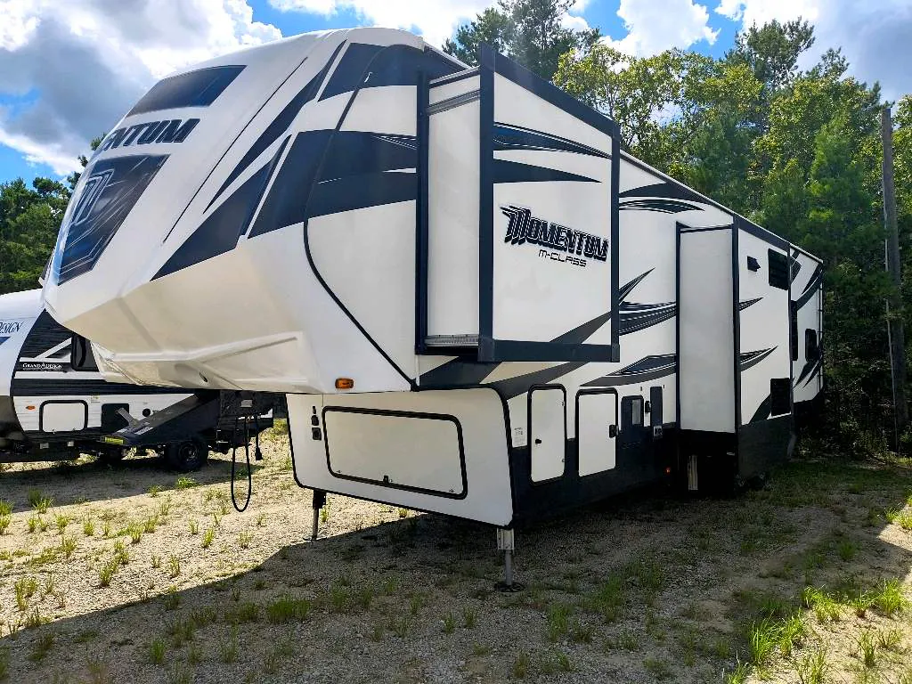 2017 Grand Design Momentum M-Class 350M - Photo 2