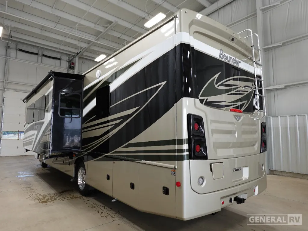 2026 Fleetwood Bounder 35K - Photo 4