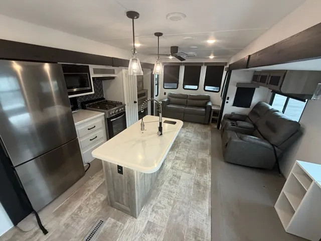 2025 Forest River Palomino Puma 37PFL - Photo 4