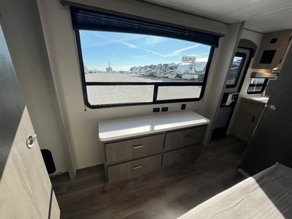 2026 Coachmen Catalina Legacy Edition 343BHTS (2 Queen Beds), Photos photo 41