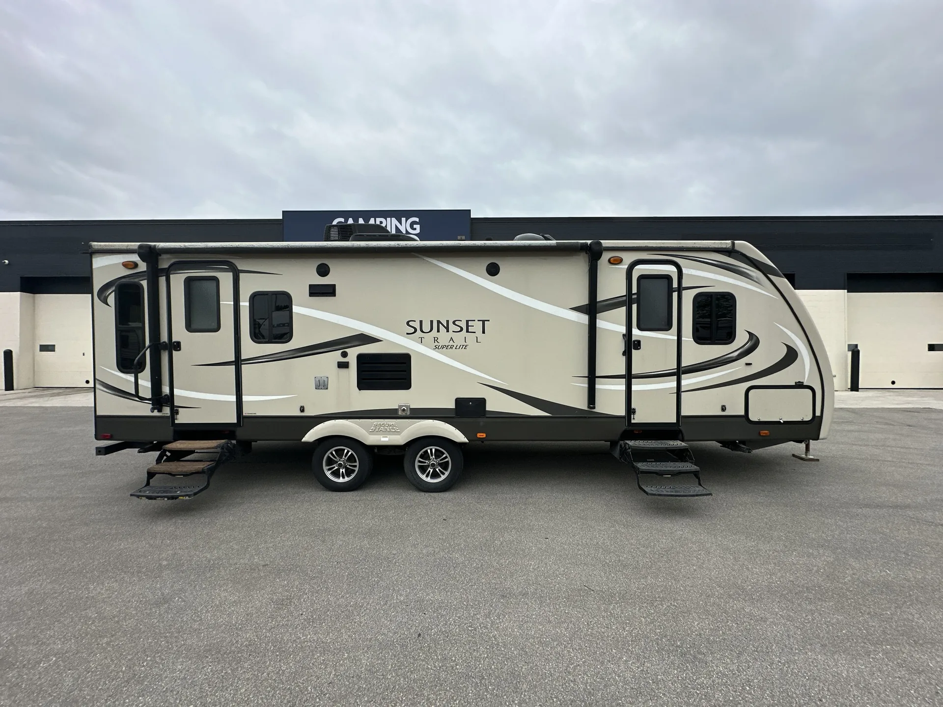 2016 CrossRoads Sunset Trail Super Lite 260RL — living area main
