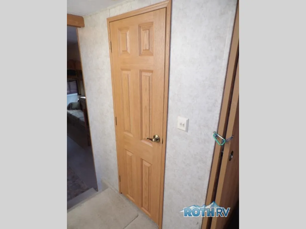 2005 Keystone RV Montana Used    2980 RL - Photo 2