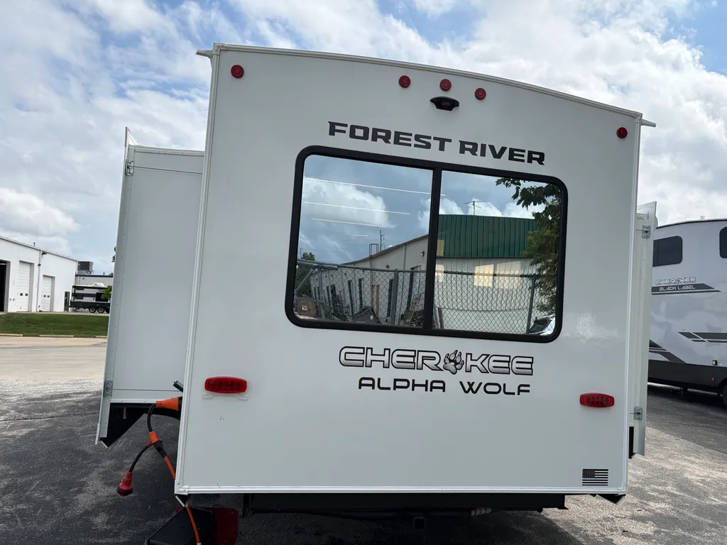 2026 Forest River Cherokee Alpha Wolf 26RL, Photos photo 6