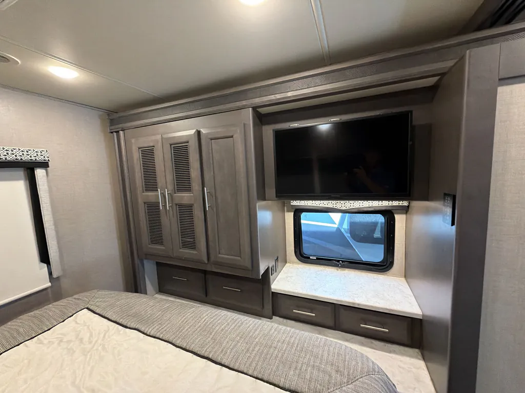 2023 Thor Motor Coach Magnitude RS36, Photos photo 15