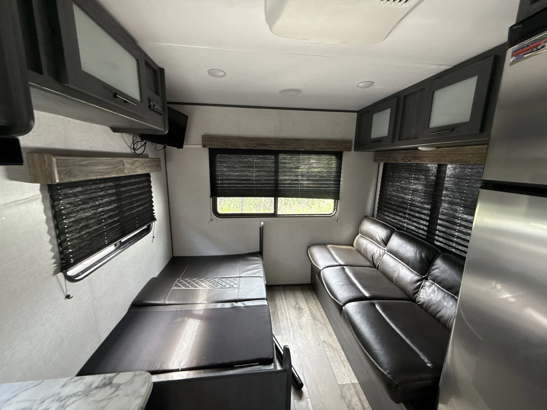 2022 dutchmen Aspen Trail Le 21RD — living area main