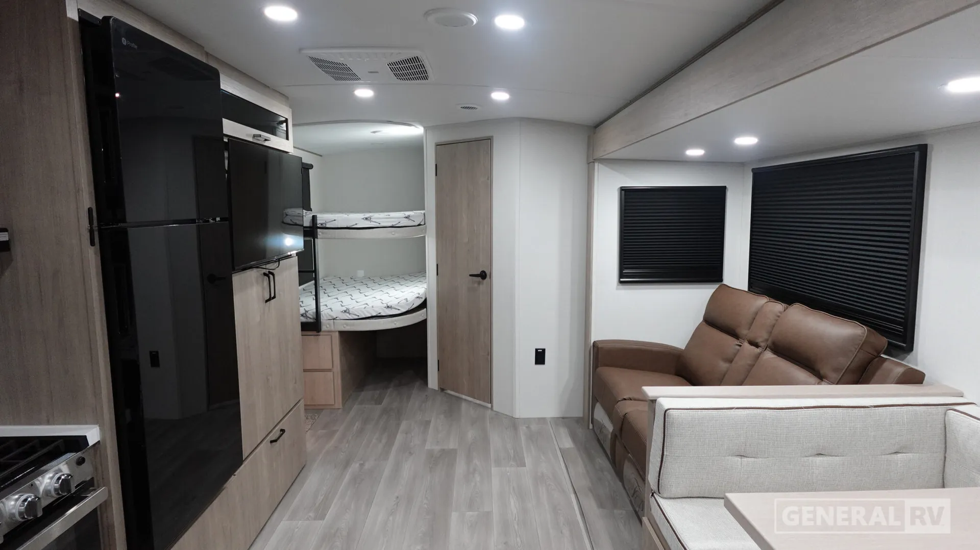 2026 Grand Design Imagine 2800BH - Photo 3