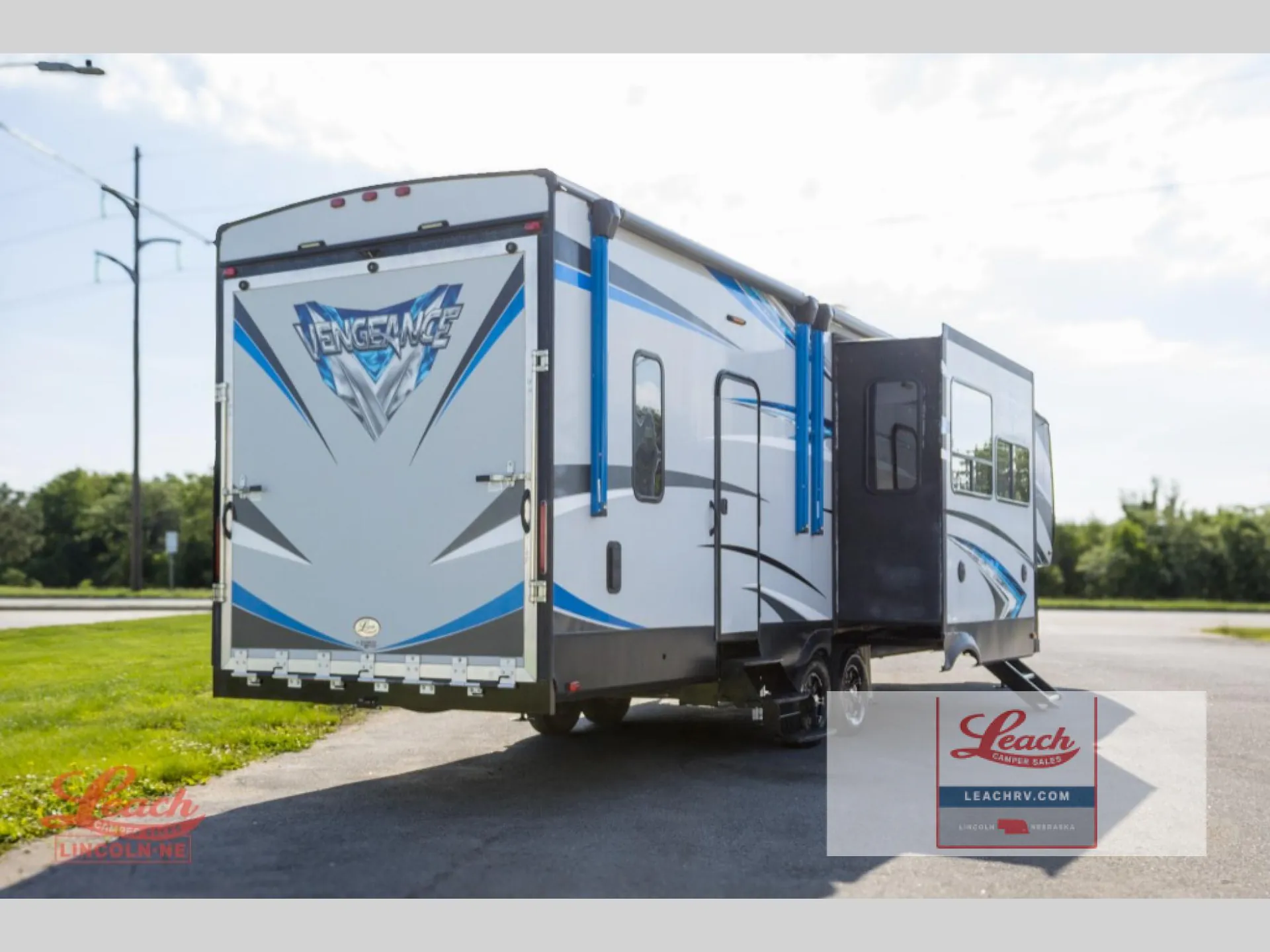 2018 Forest River Vengeance 348A13 - Photo 3