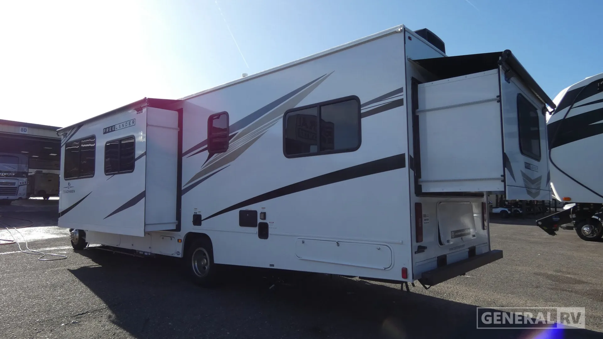 2026 Coachmen Freelander 30RS - Photo 4