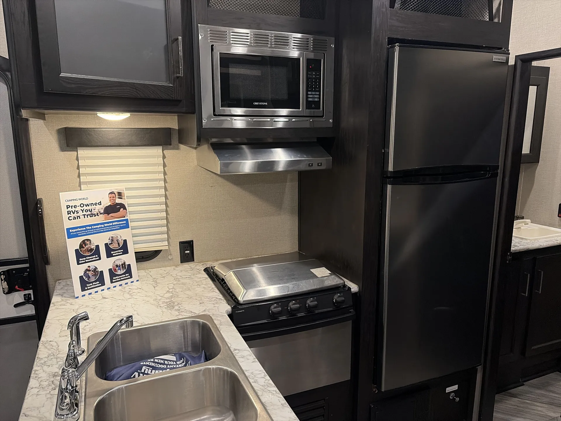 2018 Keystone Impact Vapor Lite 28V — living area main