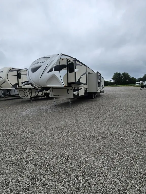 2016 Coachmen Chaparral 360IBL - Photo 3
