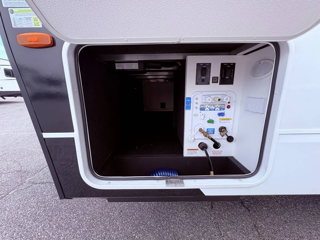 2025 Brinkley Model Z AIR 295, Photos photo 6