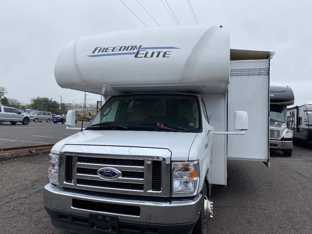 2024 Thor Motor Coach Freedom Elite 27HE