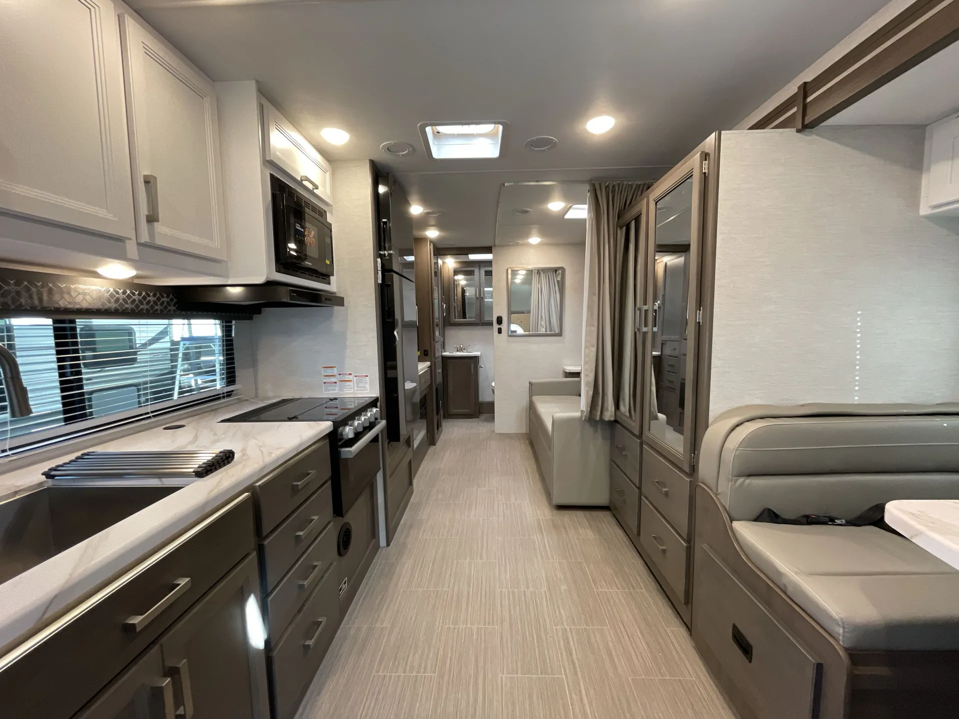 2025 Thor Motor Coach Freedom Elite 27HE — living area main