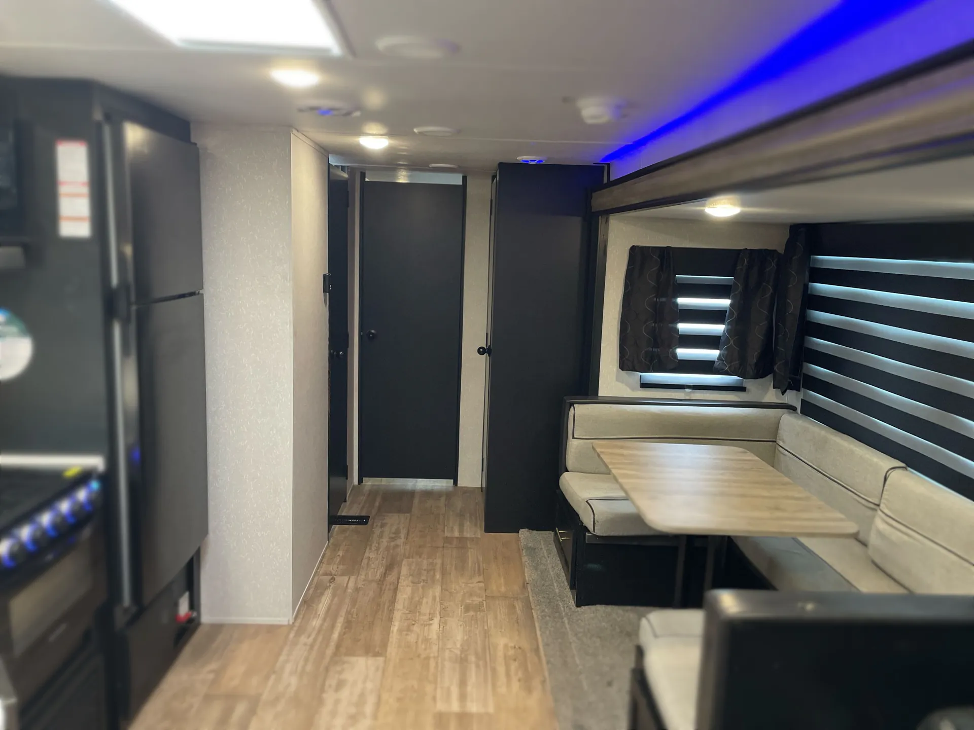 2022 Forest River Cherokee Black Label 324TSBL — living area main