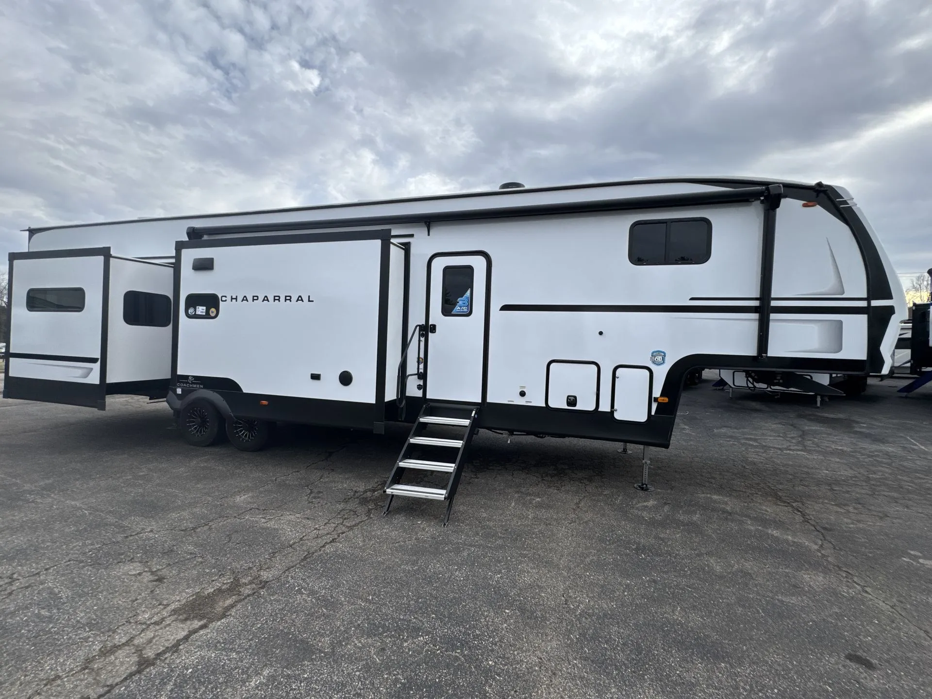 2026 Coachmen Chaparral 381DBL - Photo 2