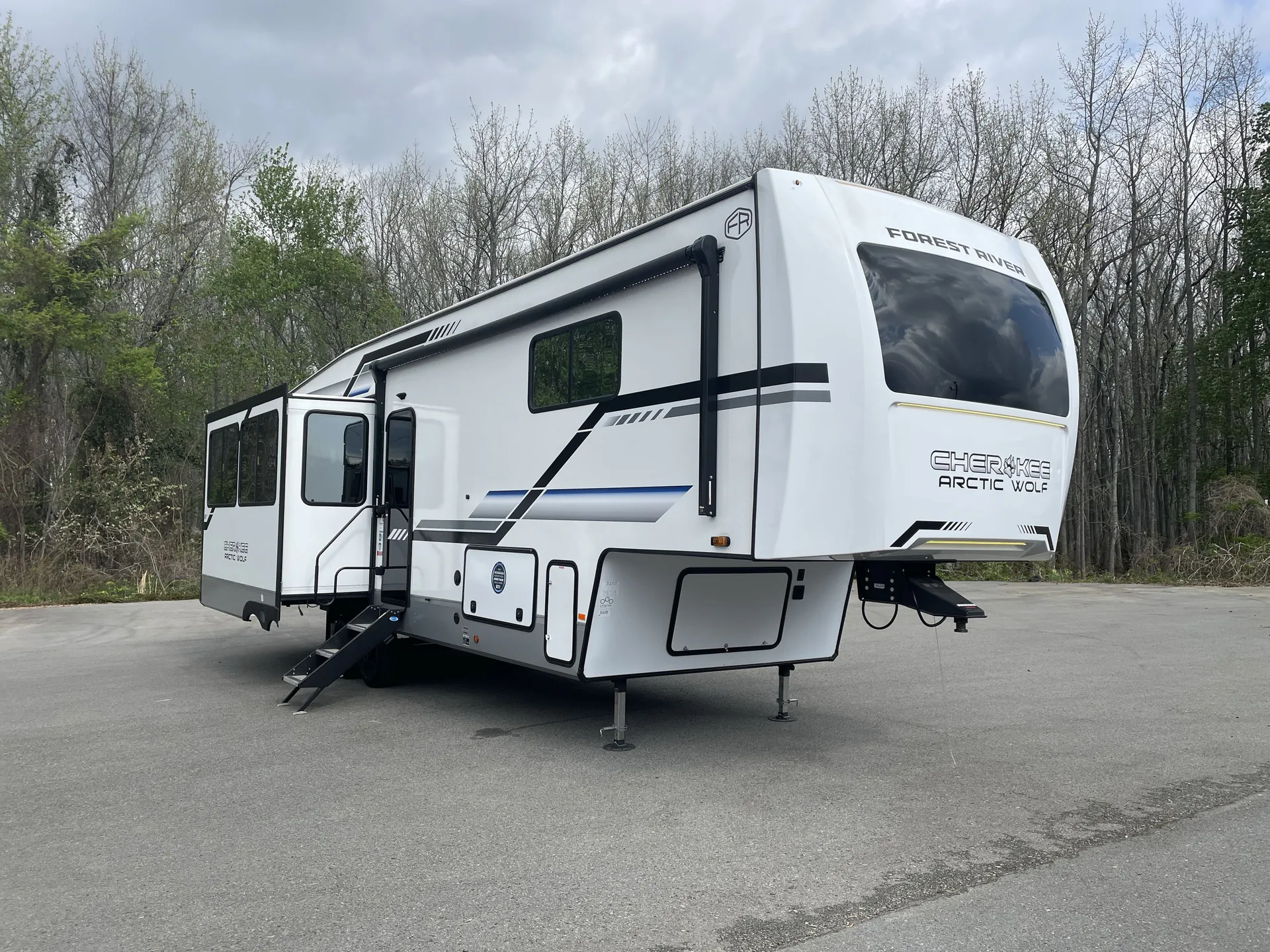 2025 Forest River Arctic Wolf 3250SUITE - Photo 2