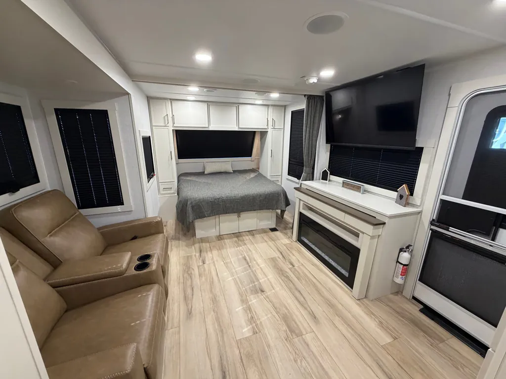 2026 Brinkley Model I 235, Photos photo 8