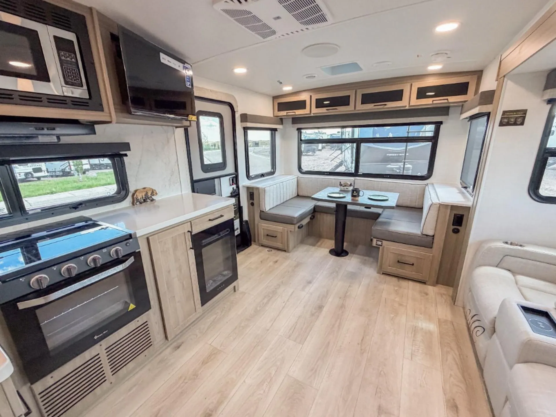 2027 Forest River Rockwood Ultra Lite 2618RD — Photo 7