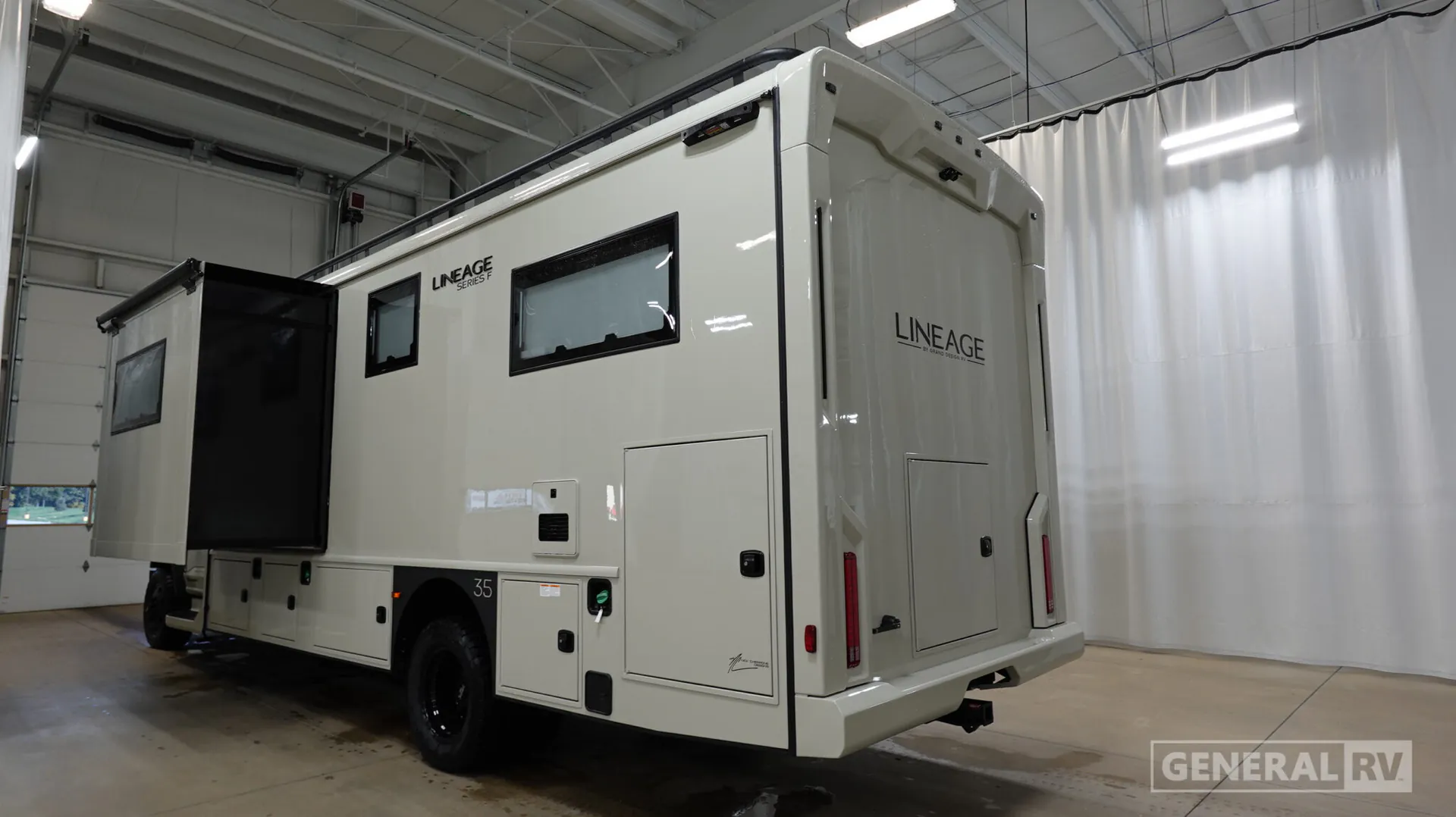 2027 Grand Design Lineage Series F 29AN5 - Photo 4