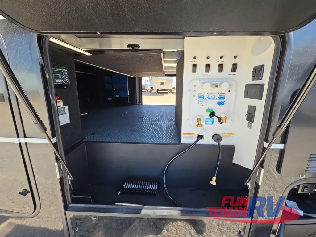 2026 Brinkley Model G 3950, Photos photo 59