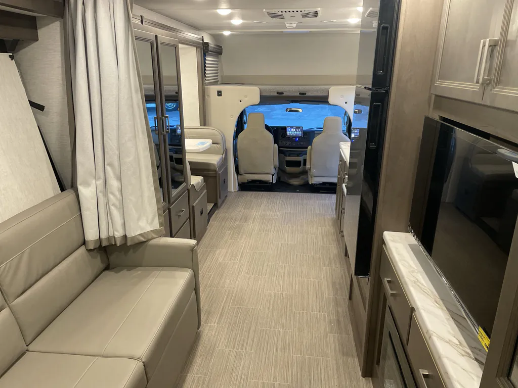 2025 Thor Motor Coach Freedom Elite 27HE, Photos photo 3