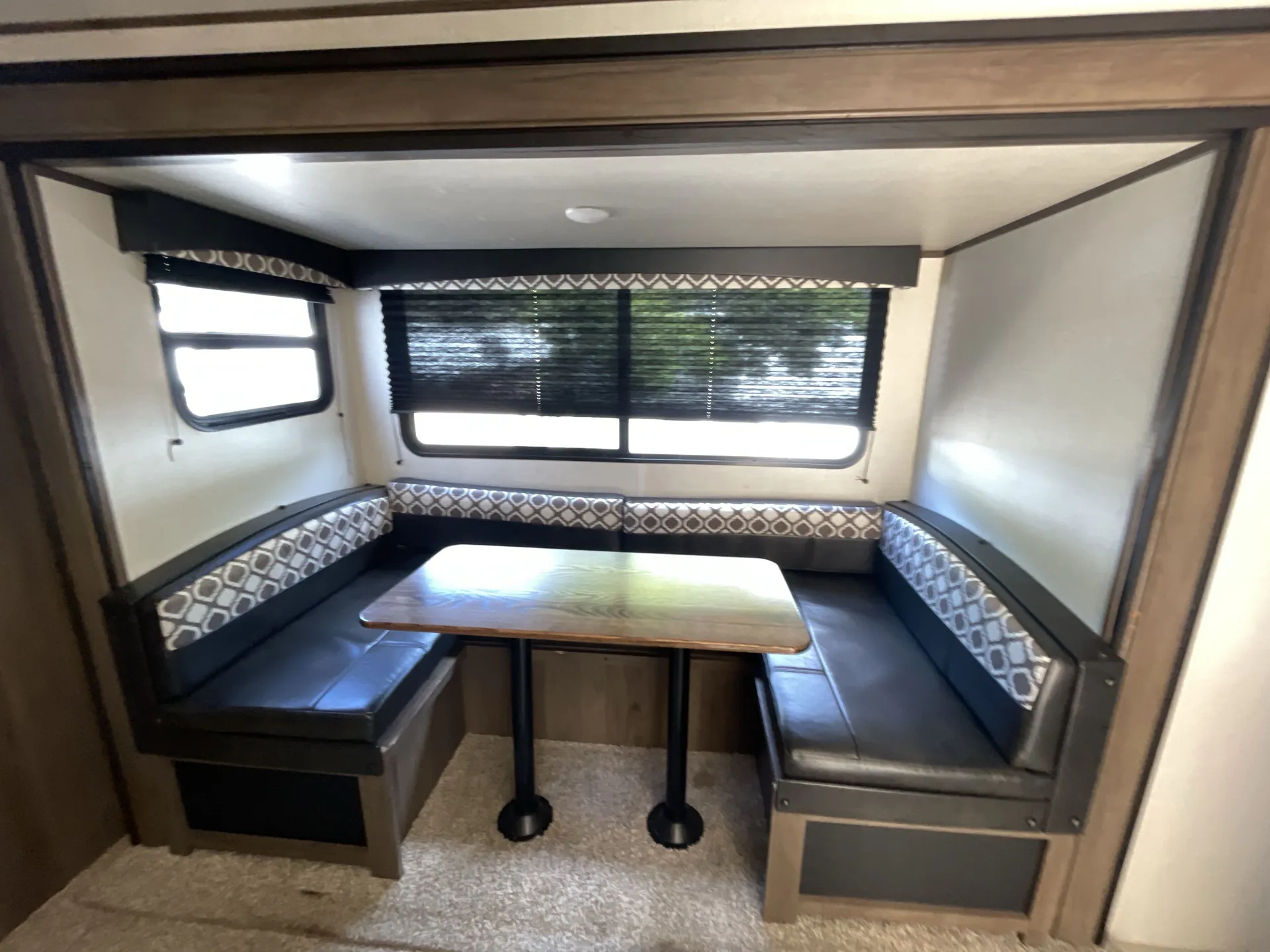 2021 Prime Time Avenger 24BHS — living area main