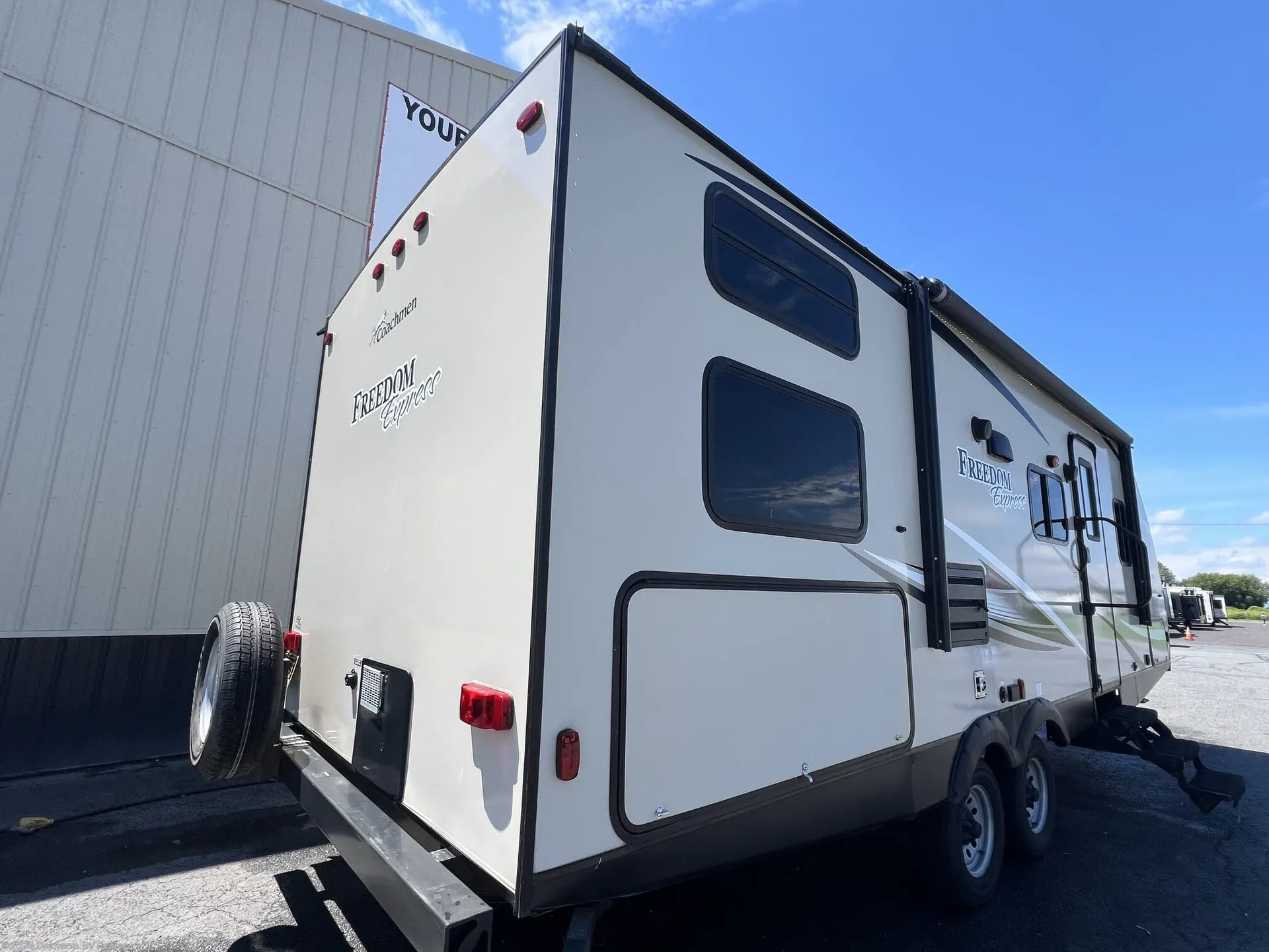 2017 Coachmen Freedom Express Select 25 SE - Photo 3